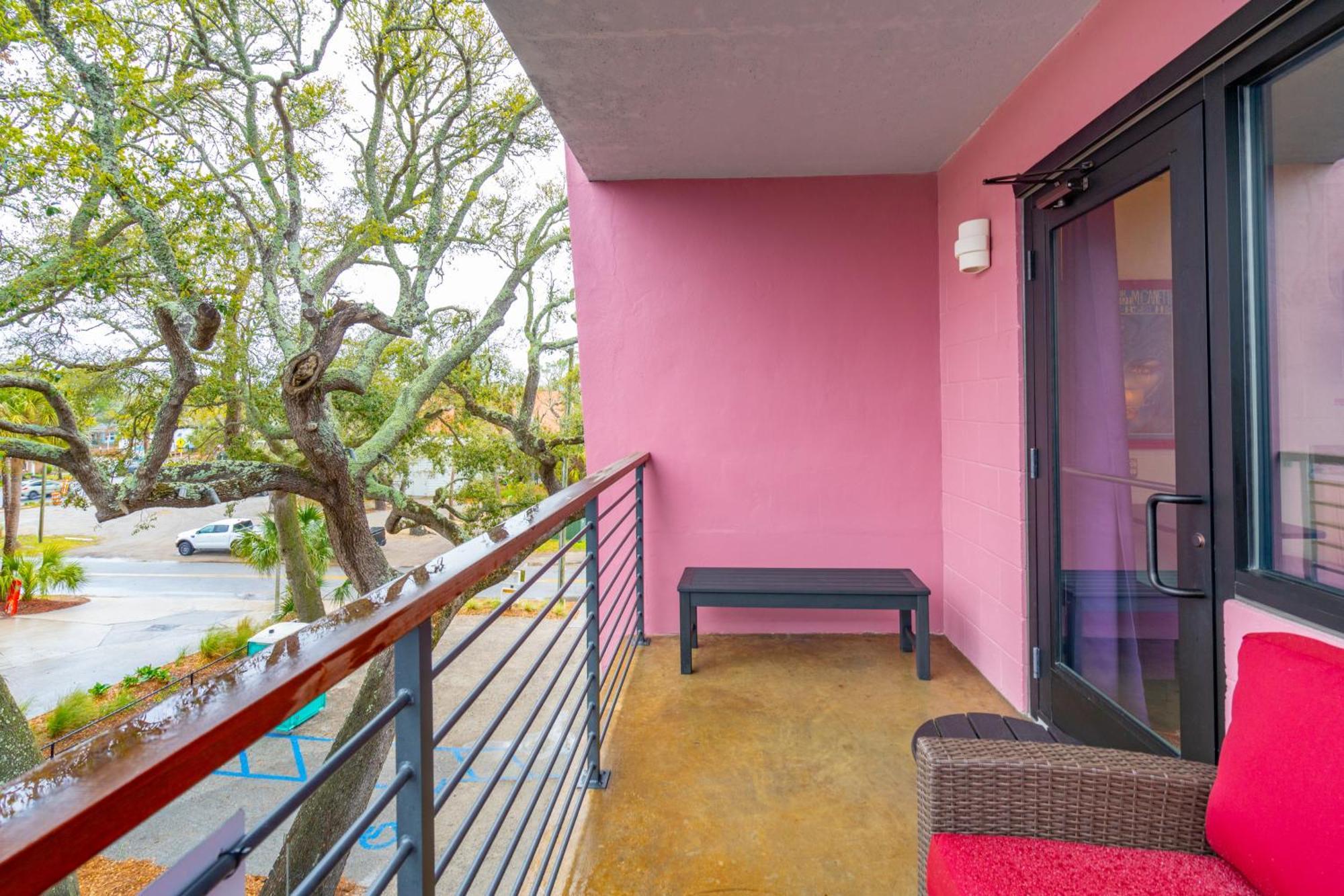 Boutique Vera Hotel In The Heart Of Folly Beach Exterior foto